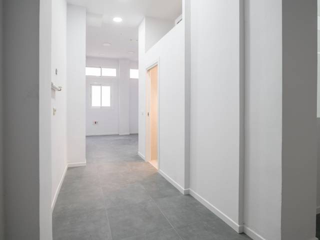 Local comercial en Alquiler en Calle de Manuel de Falla, 4 en Hispanoamérica - Bernabéu
