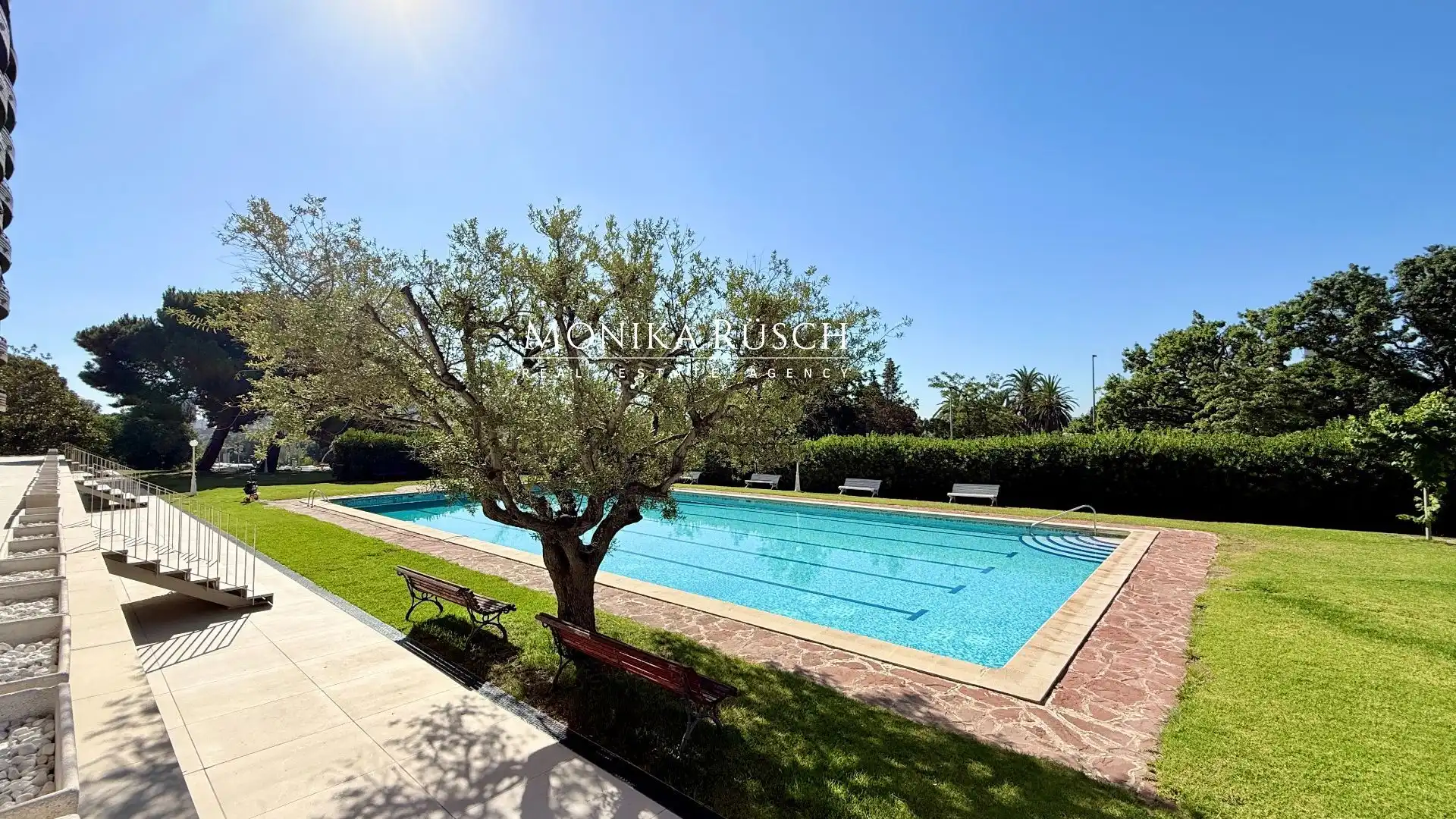 Piscina de Piso en venta en Barcelona con Calefacción, Terraza y Trastero