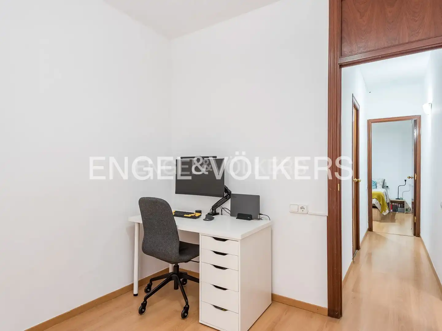 Flat for sale in Barcelona  with Air Conditioner and Heating