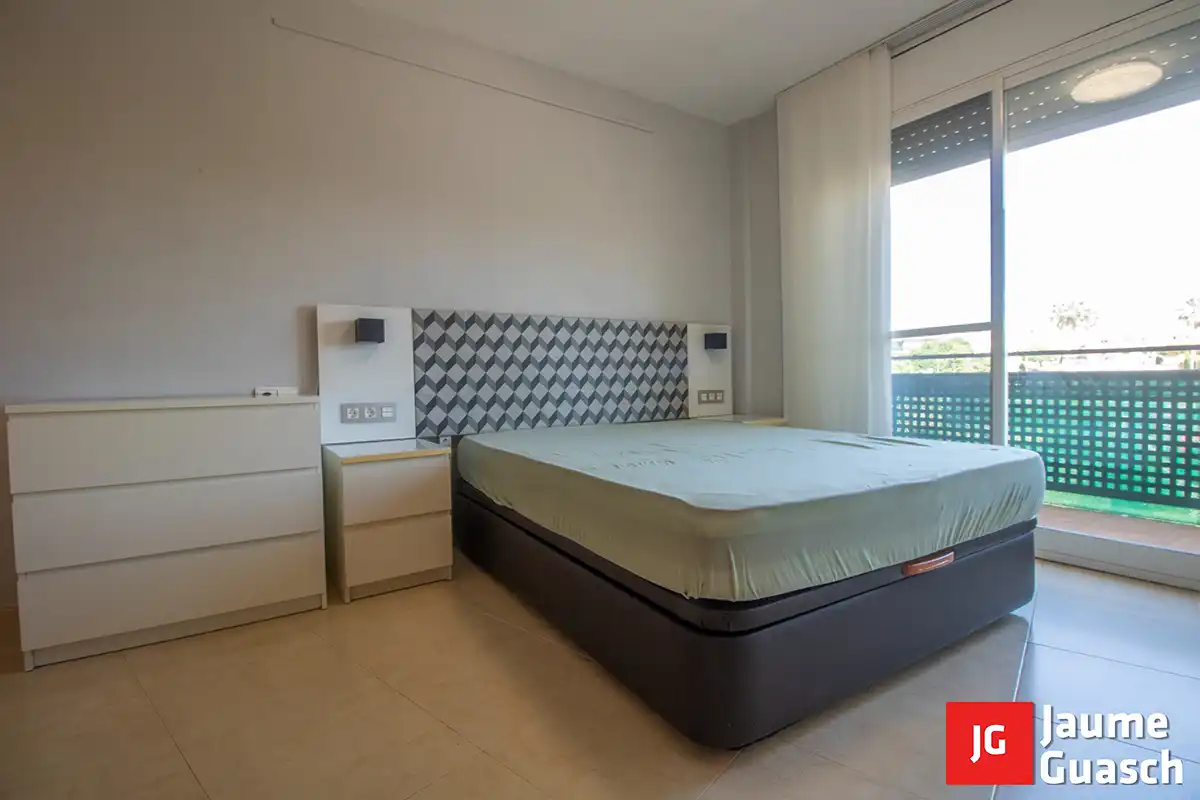 Schlafzimmer von Wohnung zum Verkauf in Torredembarra mit Klimaanlage, Heizung und Balkon