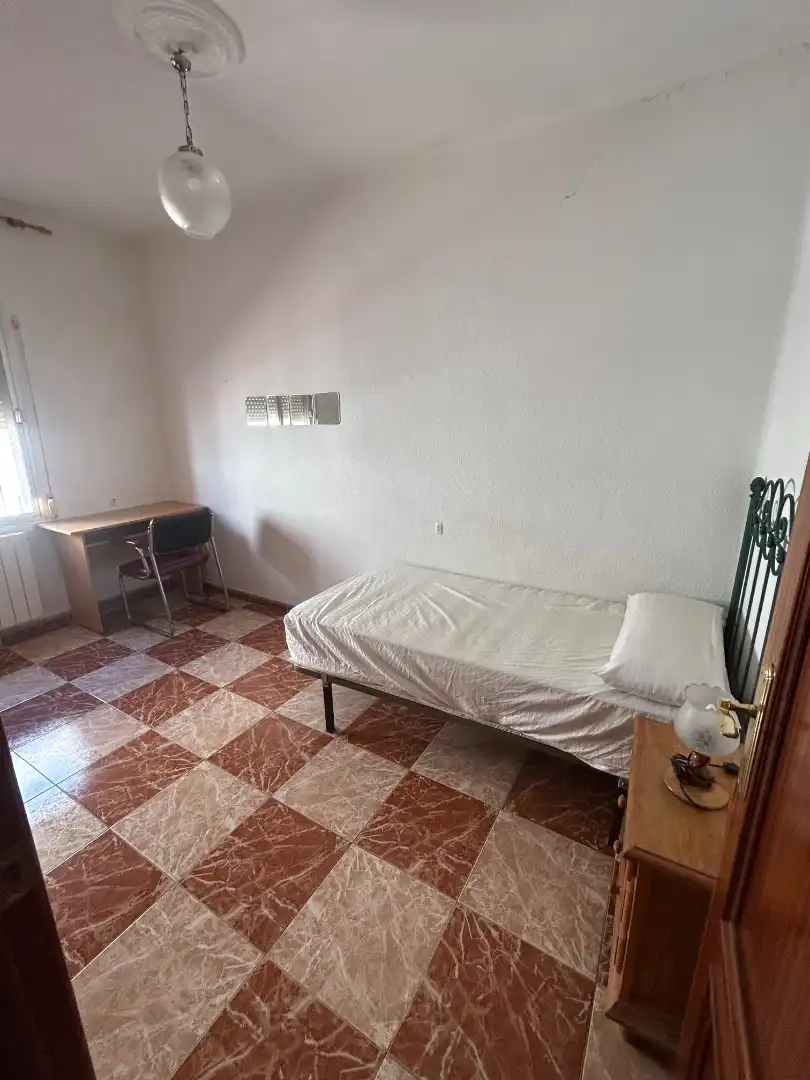 Habitación de Piso de alquiler en Badajoz con Calefacción y Amueblado