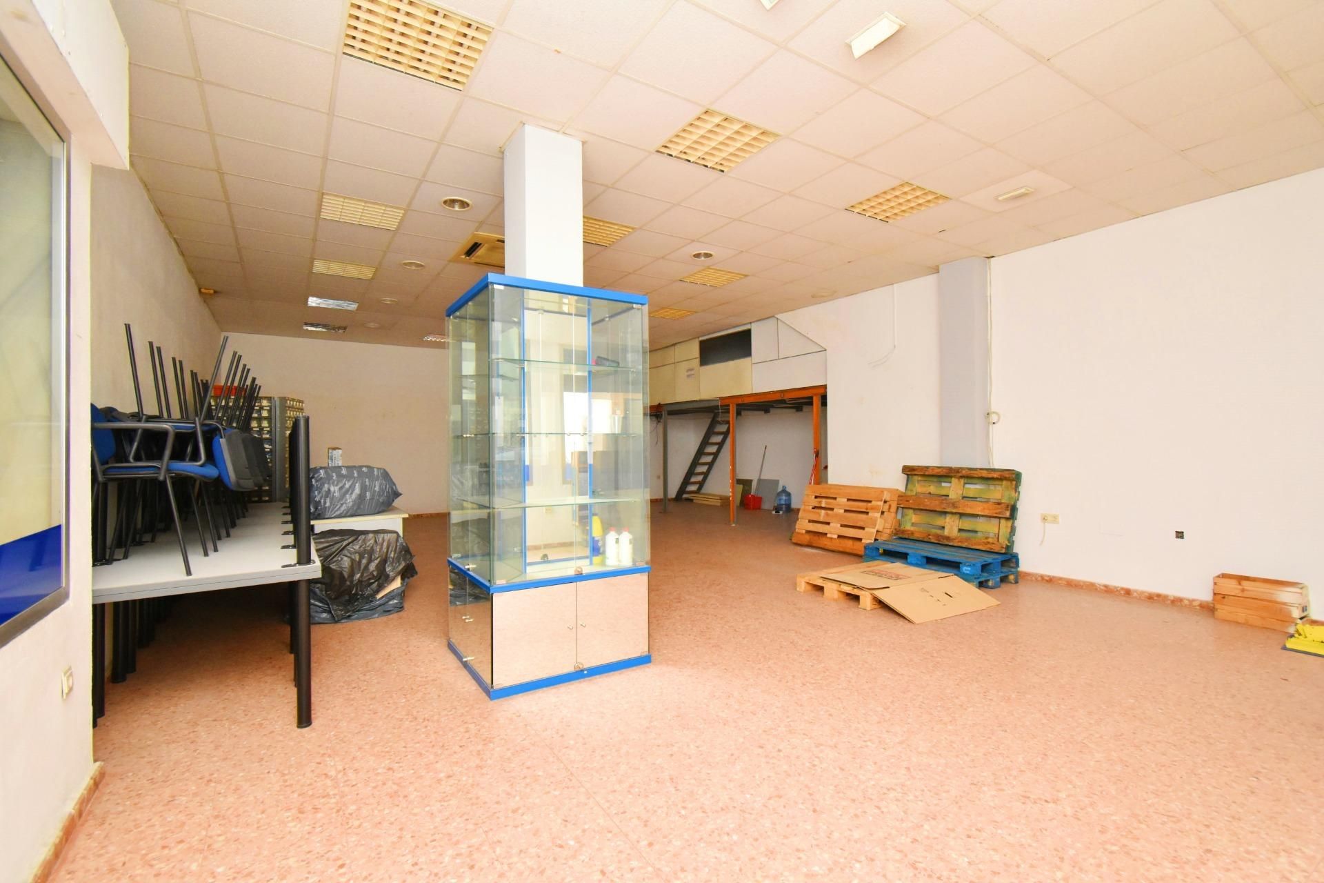 Local en venta en El Ejido con Aire acondicionado