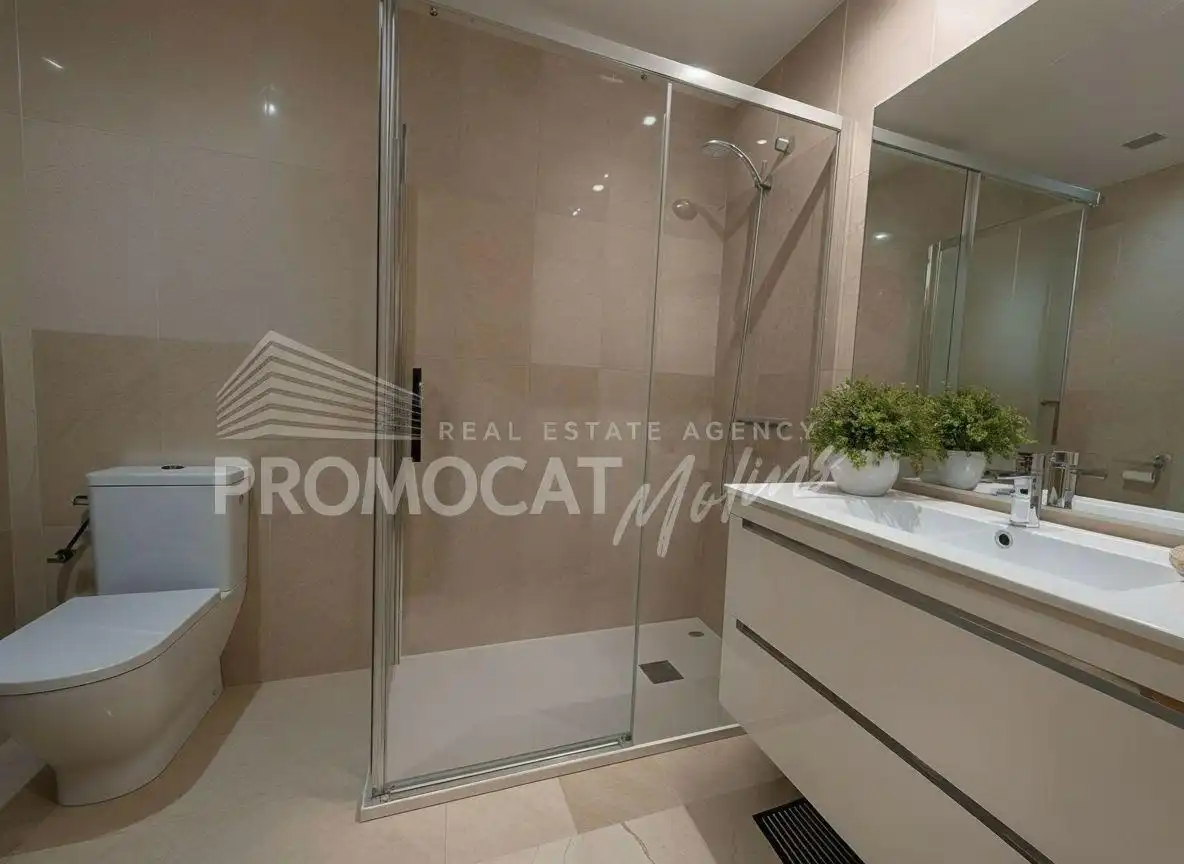 Baño de Piso en venta en Molins de Rei con Aire acondicionado, Trastero y Piscina comunitaria