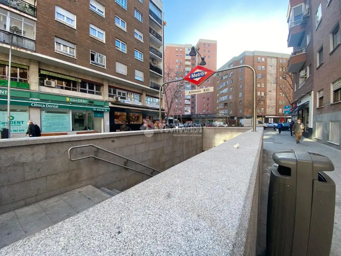 Vista exterior de Piso en venta en Madrid con Calefacción