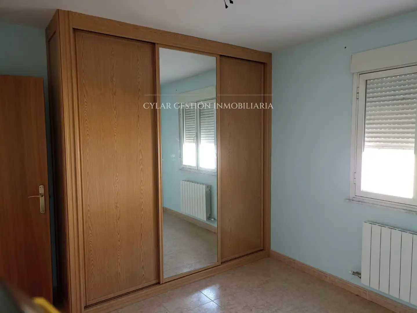 Habitación de Ático en venta en Mozárbez con Calefacción, Terraza y Balcón