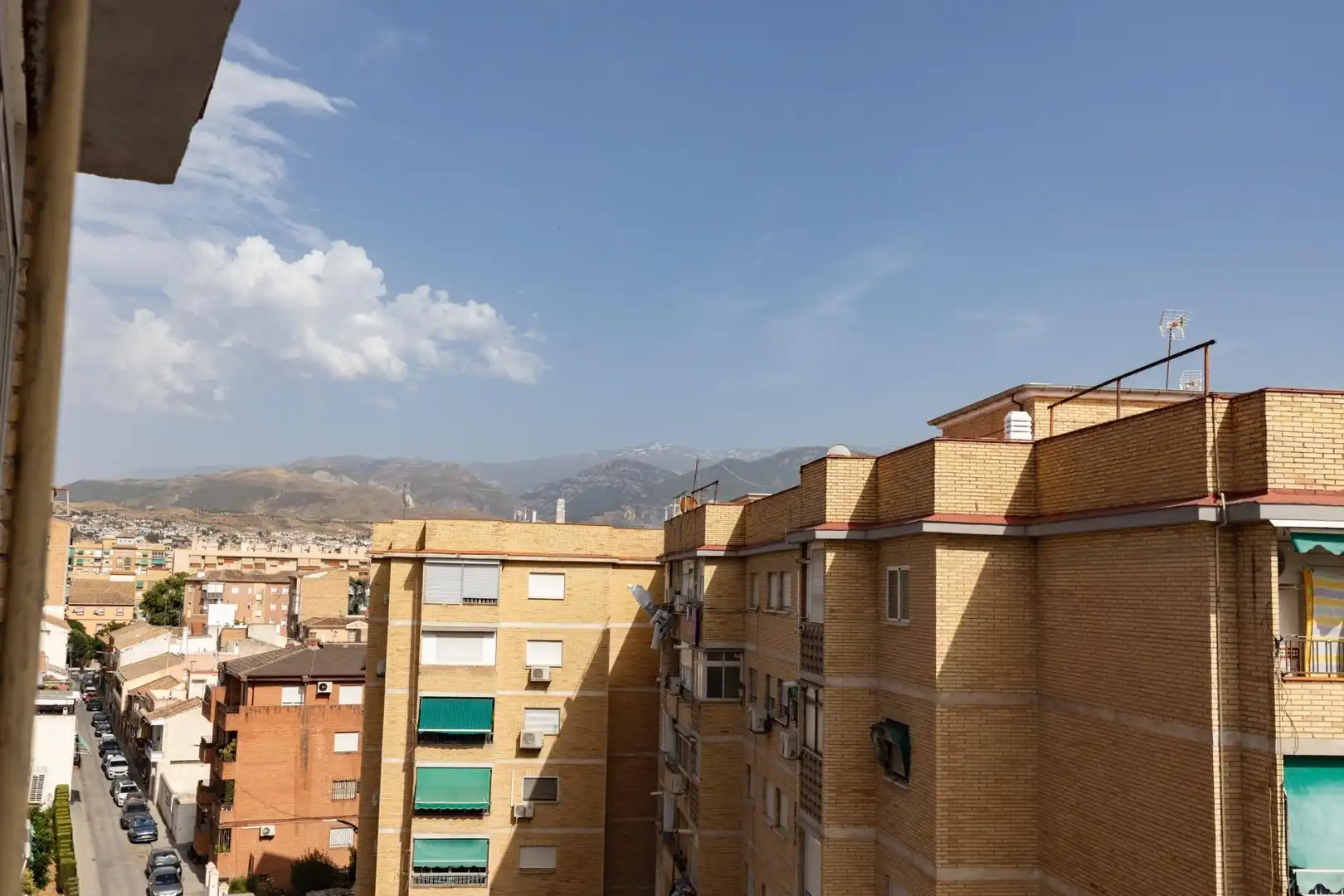 Vista exterior de Piso en venta en Granada con Aire acondicionado, Calefacción y Balcón