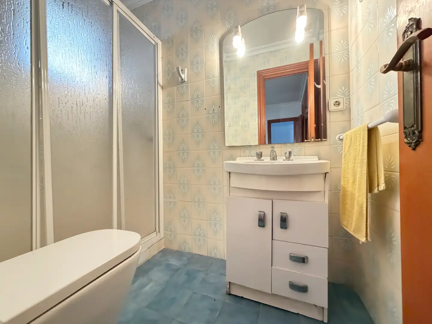 Bathroom of Flat for sale in Guardamar del Segura  with Terrace, Storage room and Furnished