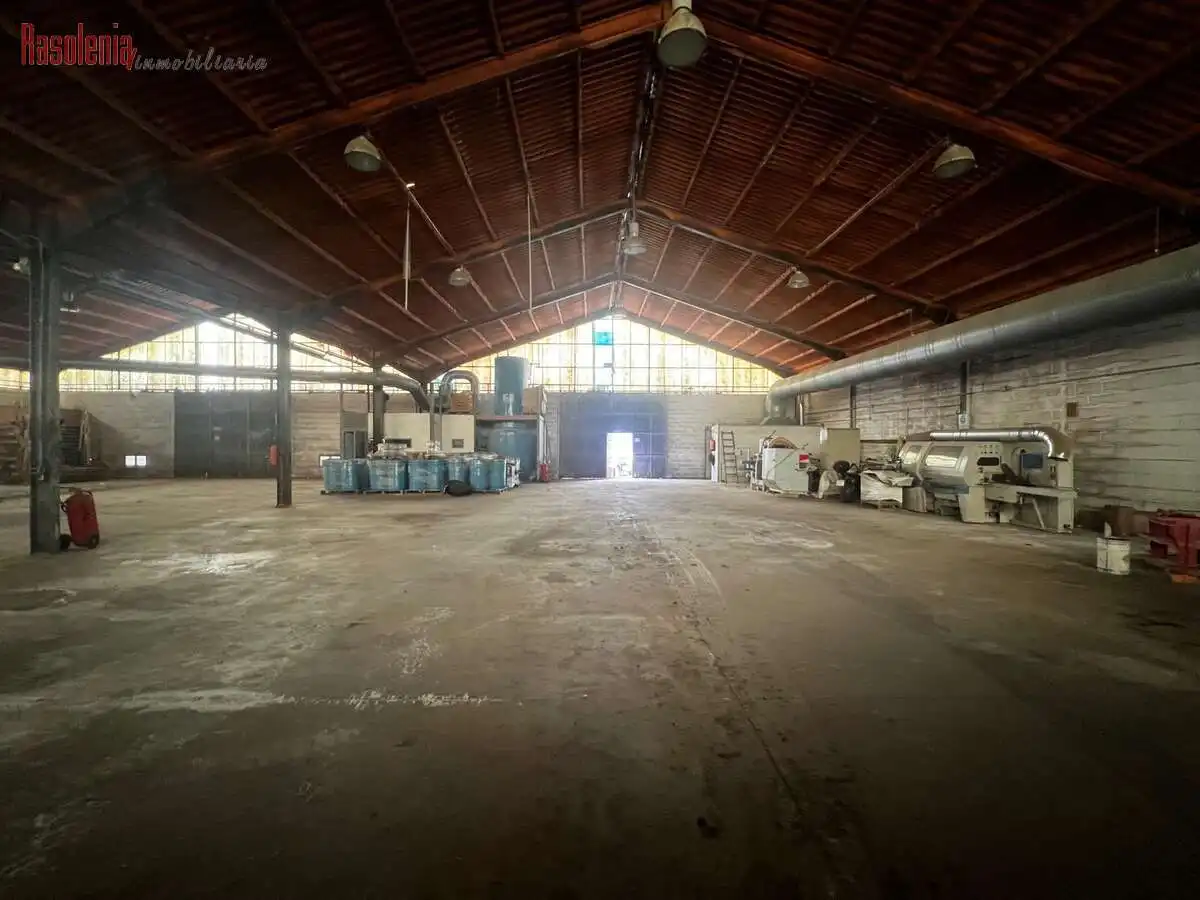 Nave industrial en venta en Cambre 