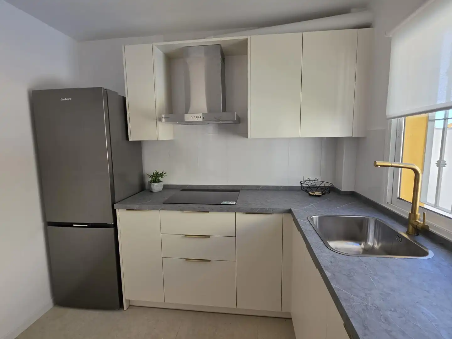 Cuina de Casa adosada en venda en Benalmádena amb Aire condicionat, Jardí privat i Terrassa