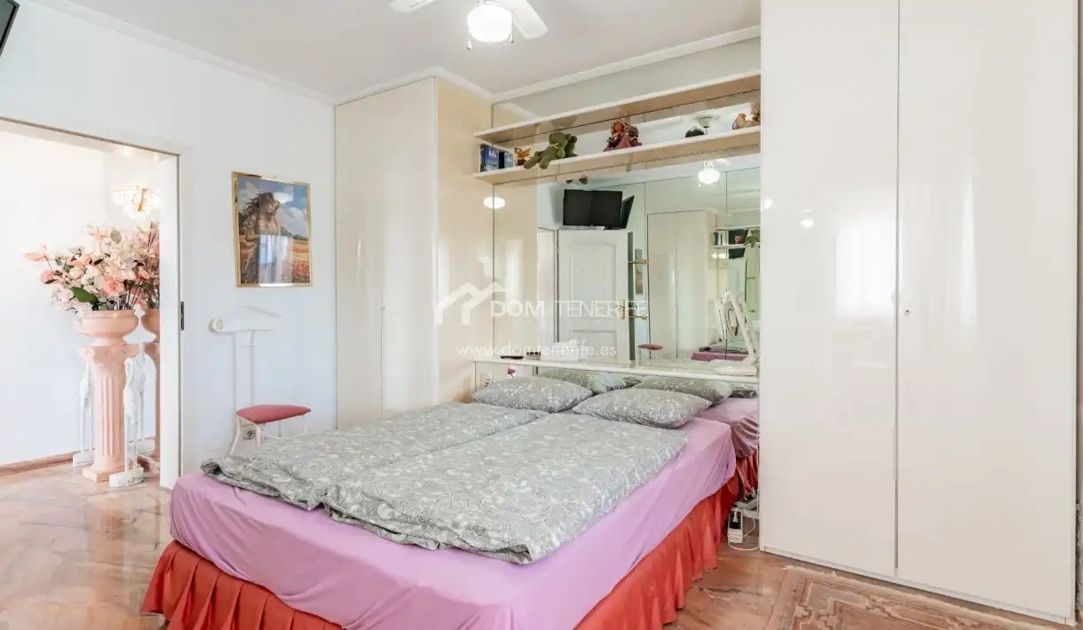 Habitación de Casa o chalet en venta en Arona con Terraza, Piscina y Amueblado
