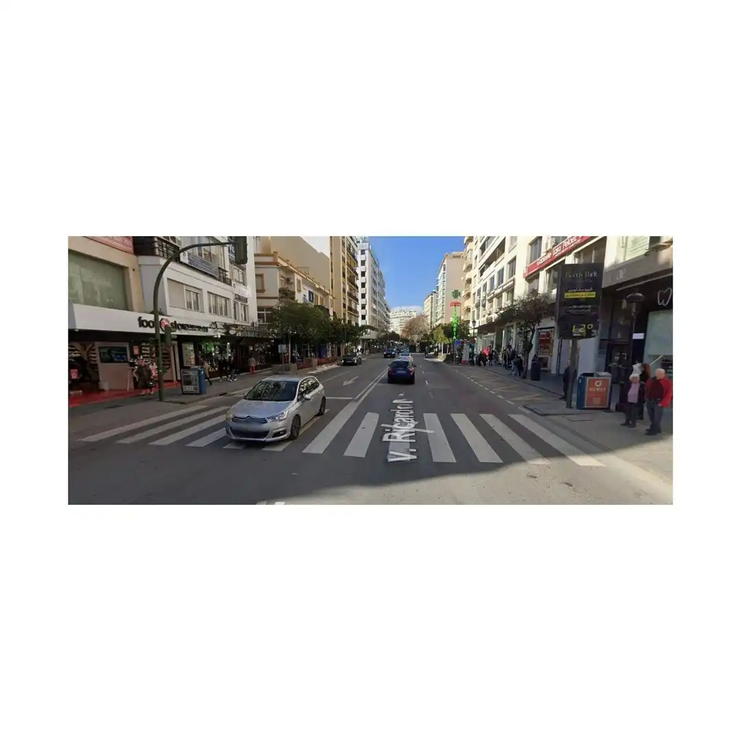 Local comercial en traspàs a Avenida Ricardo Soriano, imagen 2