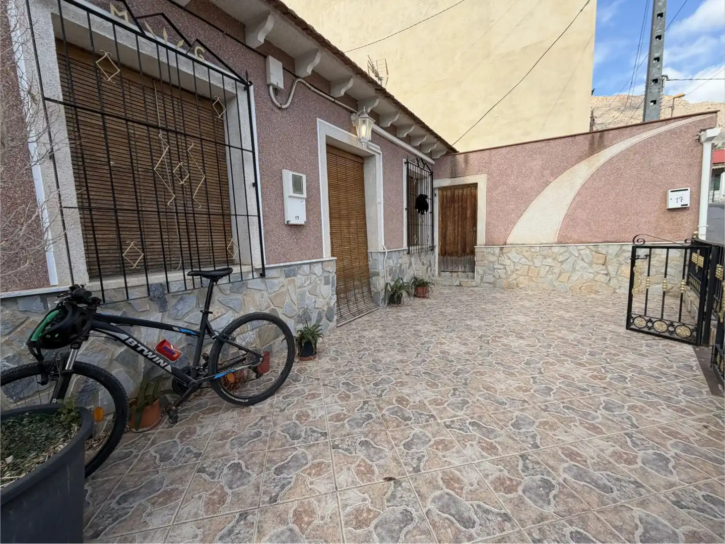 Vista exterior de Casa o xalet en venda en Orihuela amb Aire condicionat i Terrassa