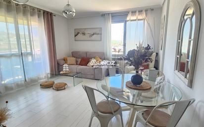 Sala d'estar de Apartament en venda en Lardero amb Aire condicionat, Terrassa i Piscina