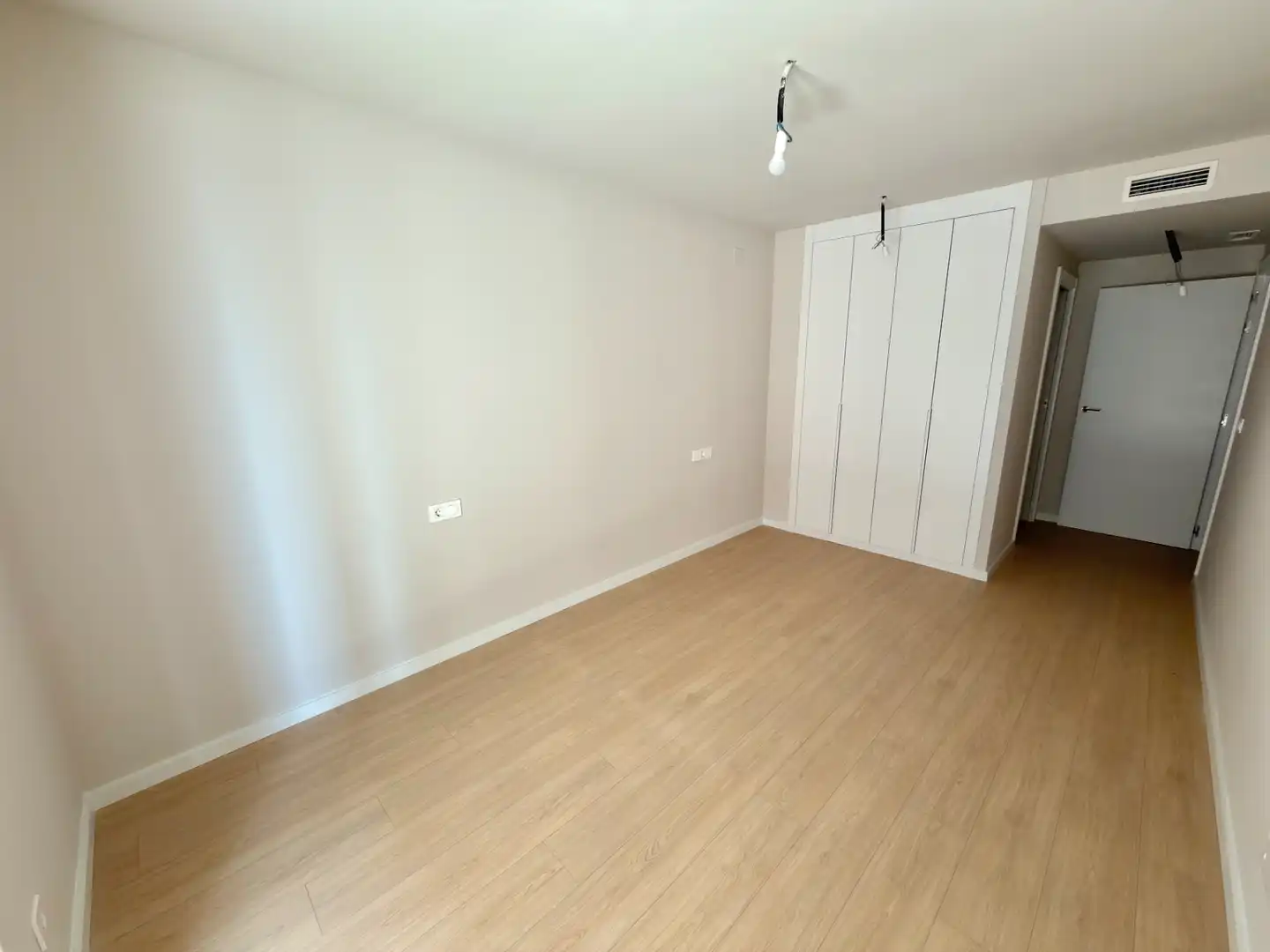 Bedroom of Flat for sale in Valencia  with Air Conditioner, Parquet flooring and Terrace