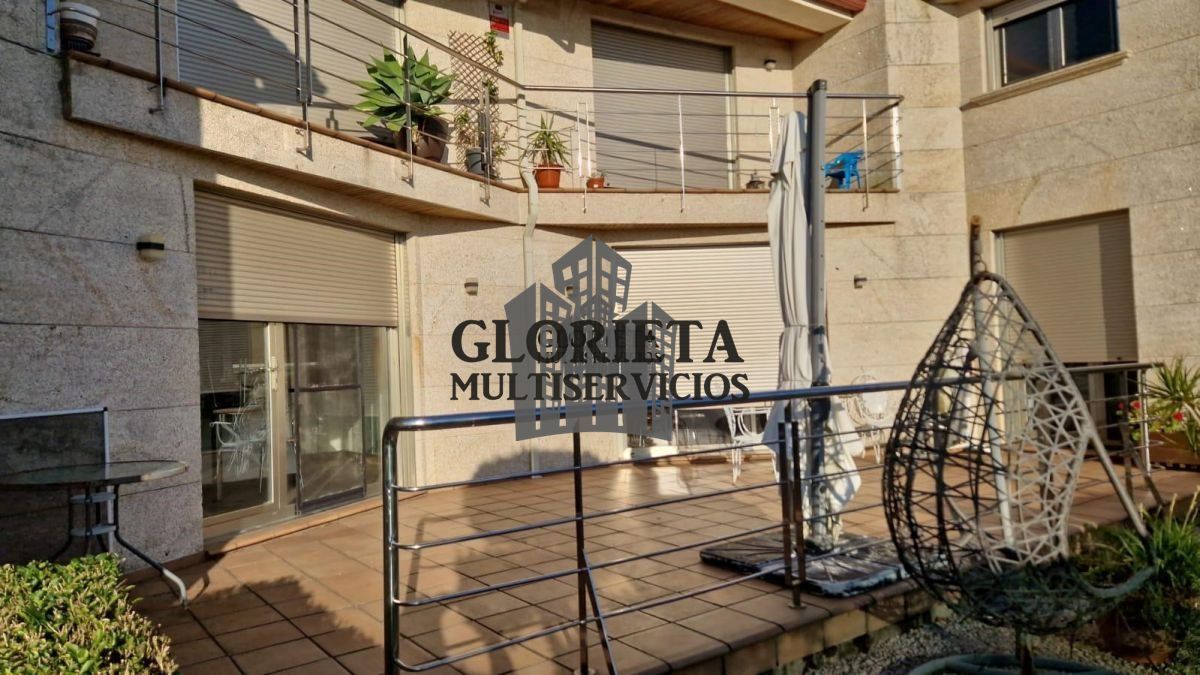Vista exterior de Casa o chalet en venta en Vigo  con Calefacción, Parquet y Terraza