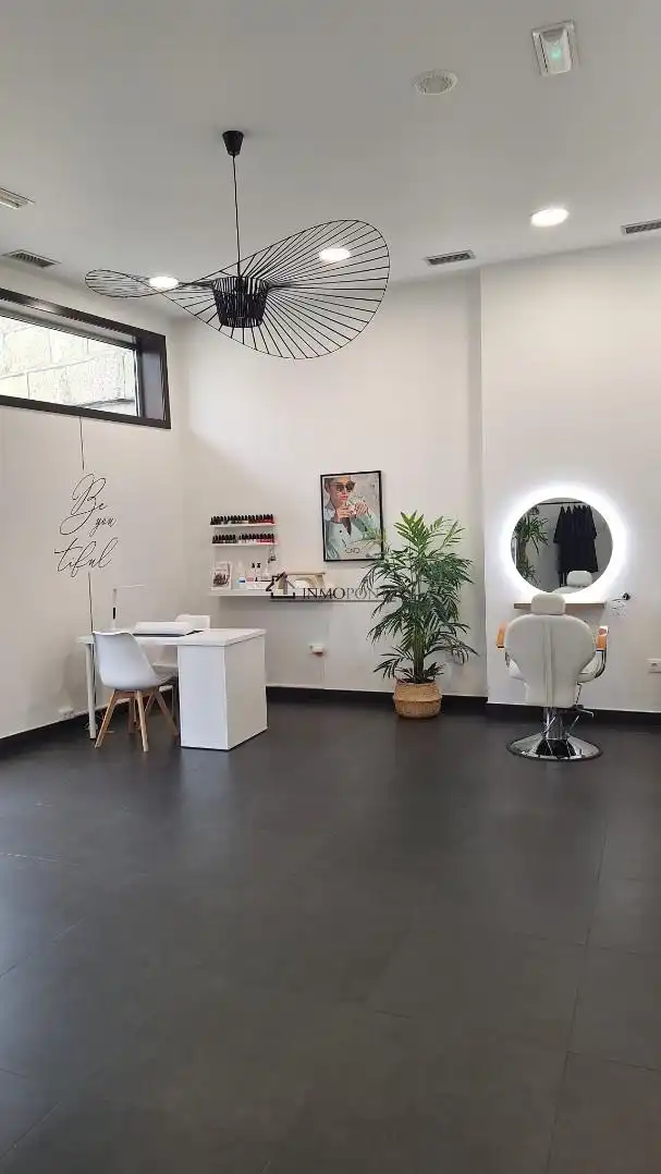 Local de alquiler en Pontevedra Capital  con Amueblado