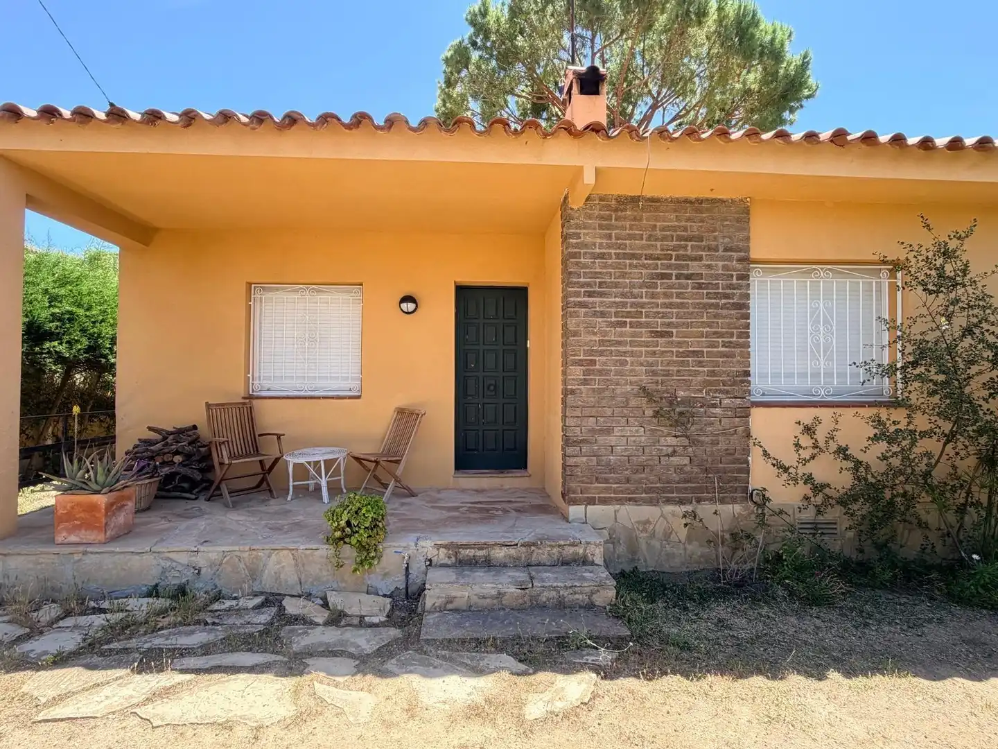 Vista exterior de Casa o xalet en venda en Cunit amb Calefacció, Jardí privat i Piscina