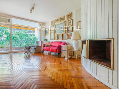 Sala d'estar de Pis en venda en  Barcelona Capital amb Aire condicionat, Calefacció i Parquet
