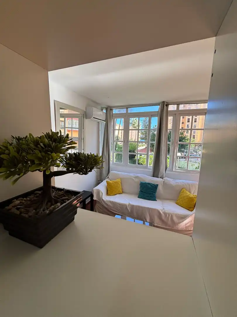 Sala d'estar de Apartament de lloguer en Torremolinos amb Moblat i Piscina comunitària