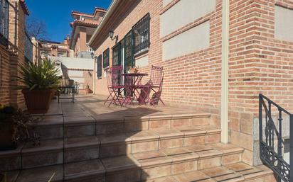 Terrassa de Casa adosada en venda en Navalcarnero amb Aire condicionat, Calefacció i Jardí privat