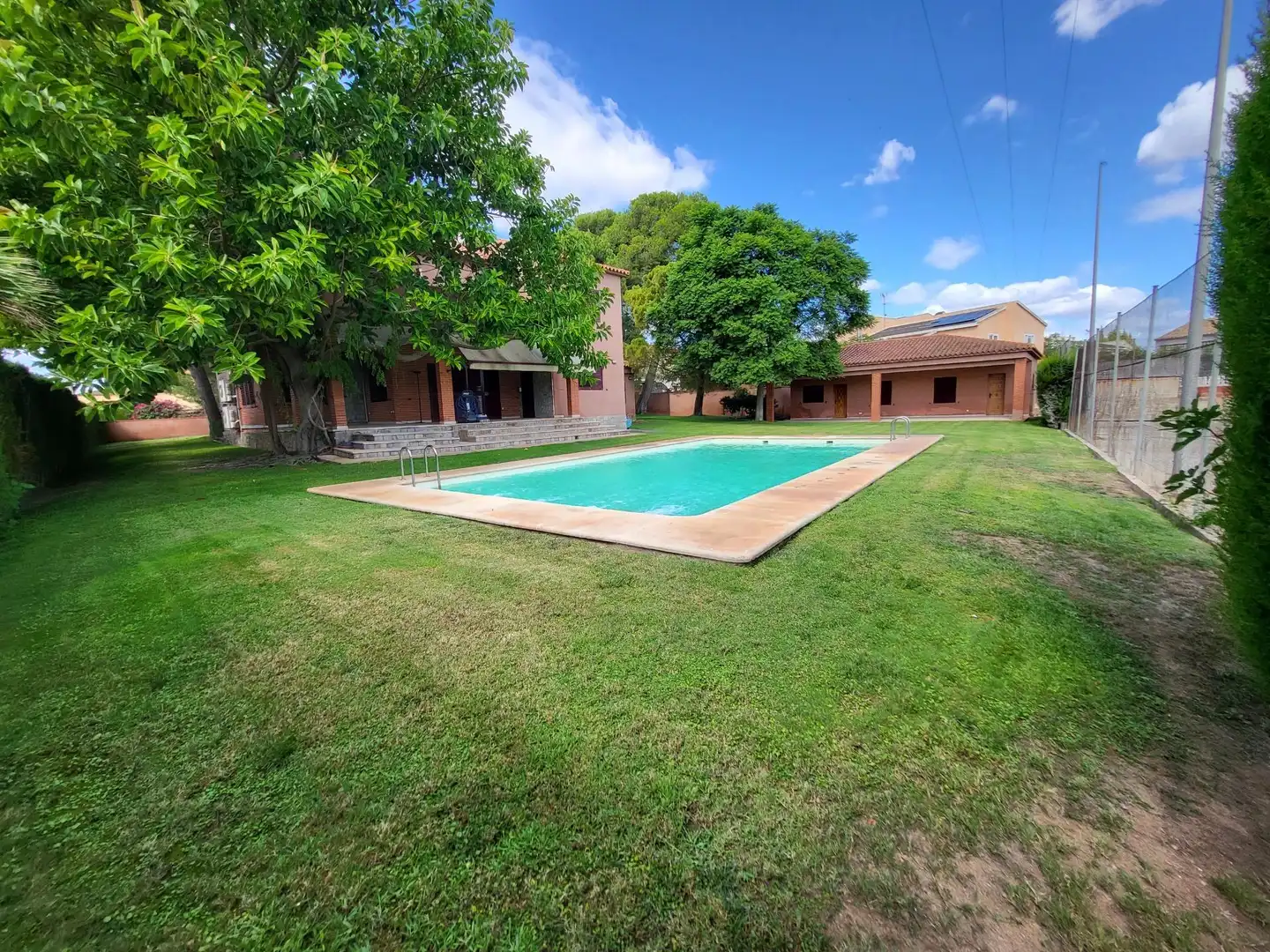 Piscina de Casa o xalet en venda en La Pobla de Vallbona amb Aire condicionat, Calefacció i Piscina