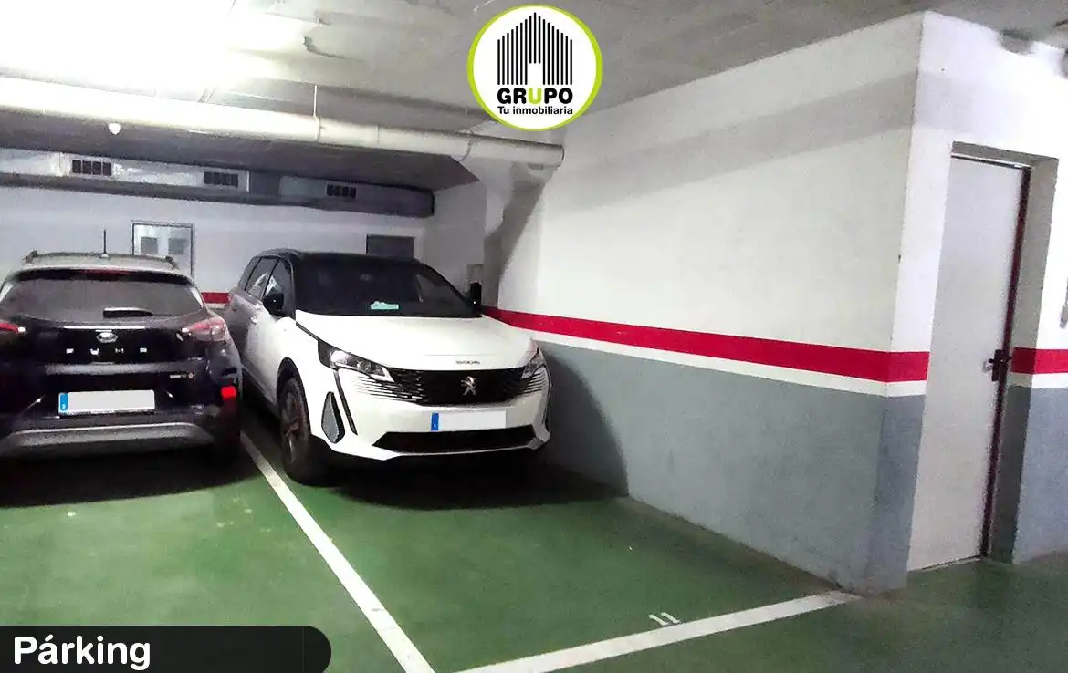 Aparcament de Pis en venda en Esplugues de Llobregat amb Aire condicionat, Calefacció i Parquet