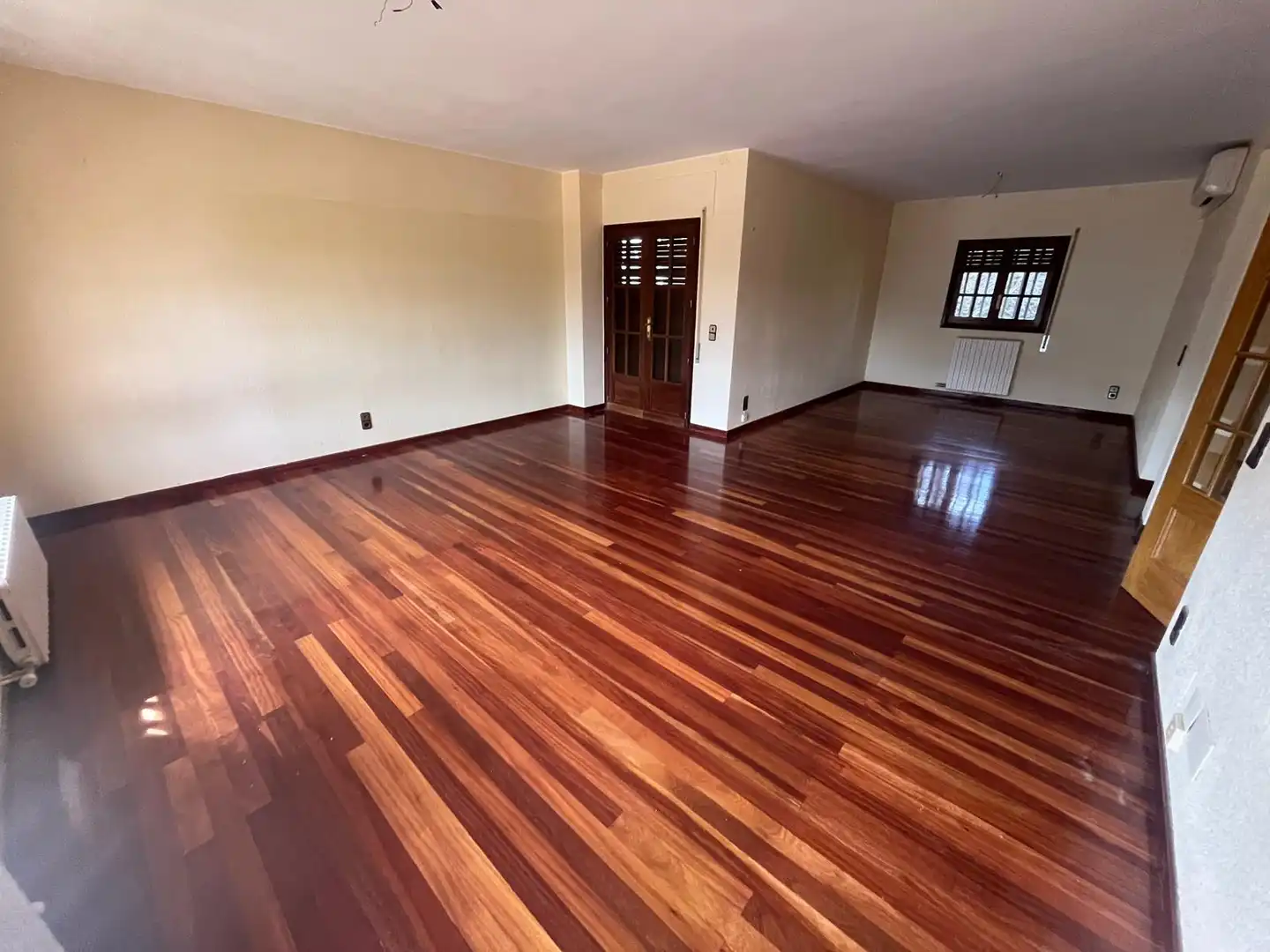 Sala d'estar de Casa o xalet en venda en Zaragoza amb Aire condicionat, Calefacció i Jardí privat