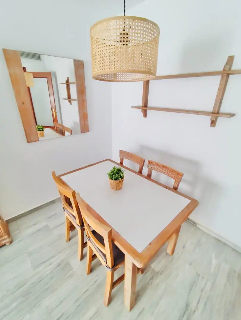 Comedor de Apartamento de alquiler en Granada con Aire acondicionado, Calefacción y Amueblado
