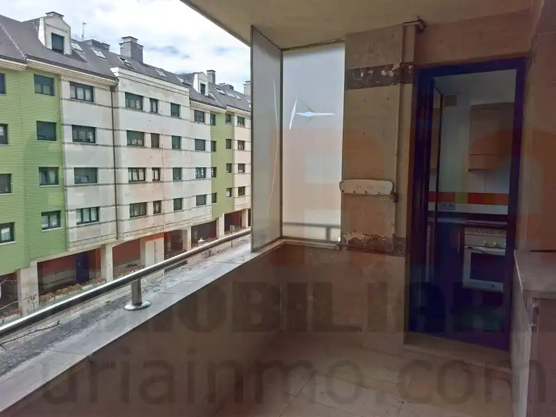 Terrassa de Pis en venda en Oviedo  amb Calefacció, Terrassa i Traster