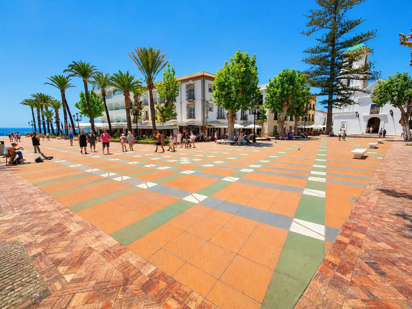 Vista exterior de Planta baixa en venda en Nerja amb Aire condicionat, Terrassa i Moblat
