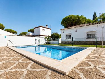 Casa amb piscina en venda a Las Lagunas - Campano
