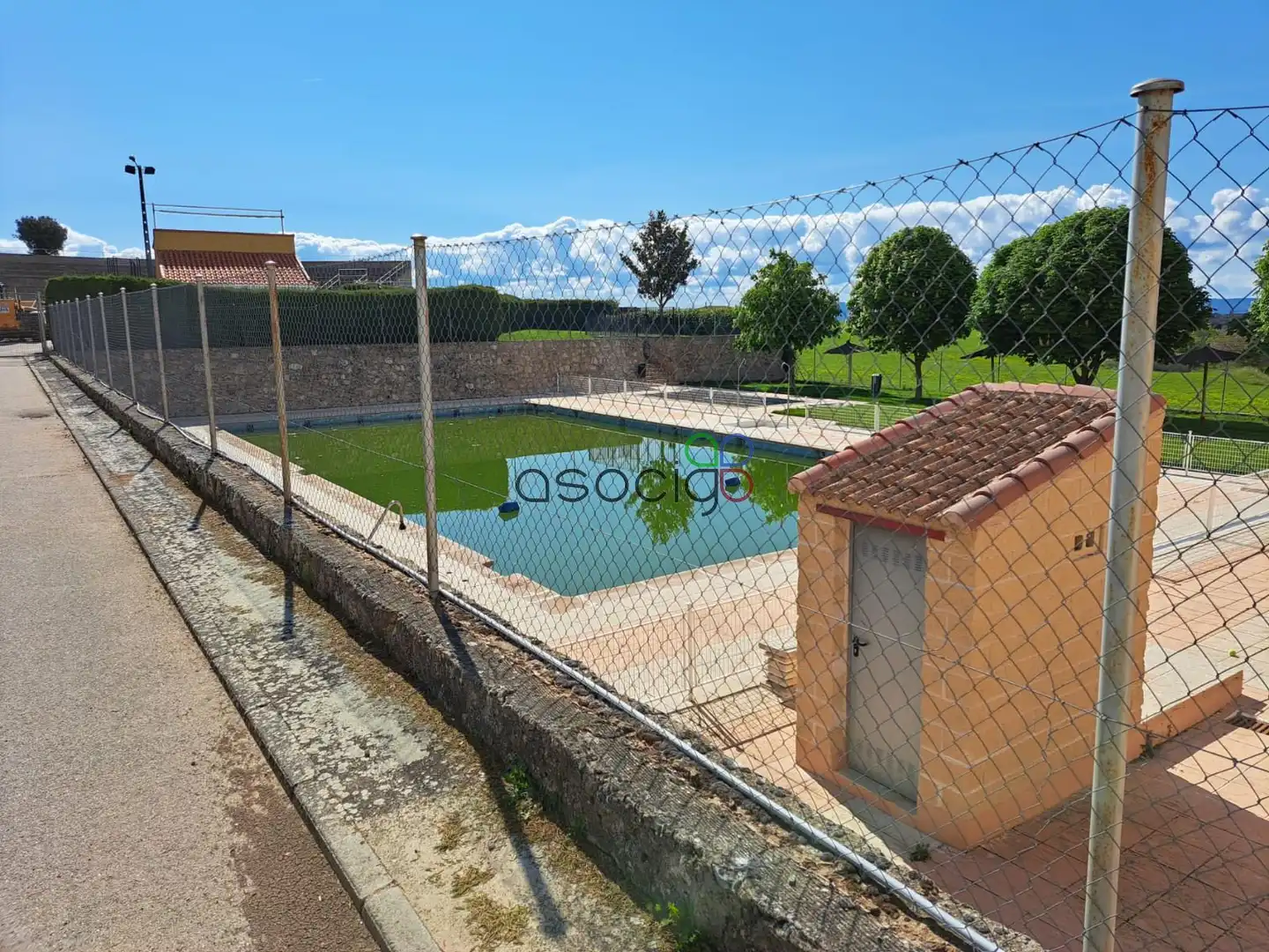 Piscina de Casa o chalet en venta en Solanillos del Extremo con Calefacción, Trastero y Piscina