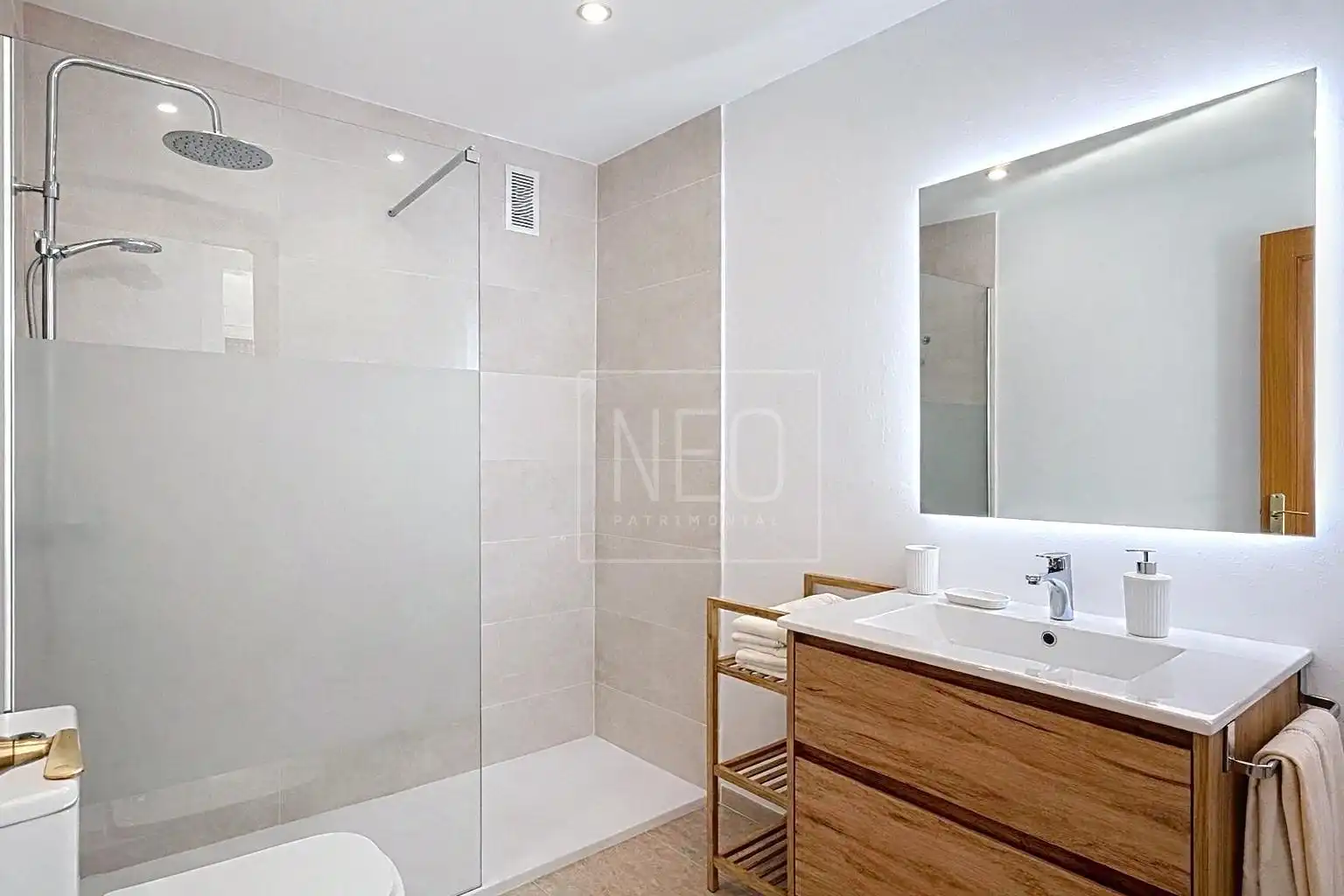 Badezimmer von Wohnung zum Verkauf in Piles mit Klimaanlage, Heizung und Terrasse