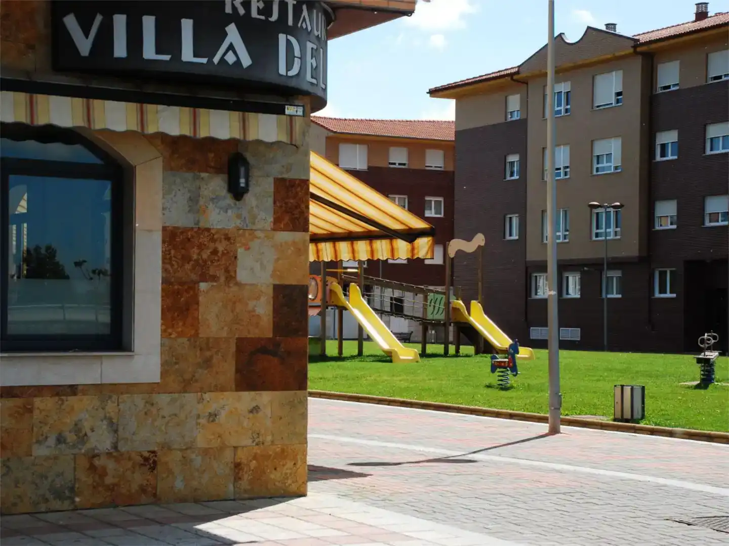 Vista exterior de Local en venta en Villaquilambre con Aire acondicionado y Amueblado