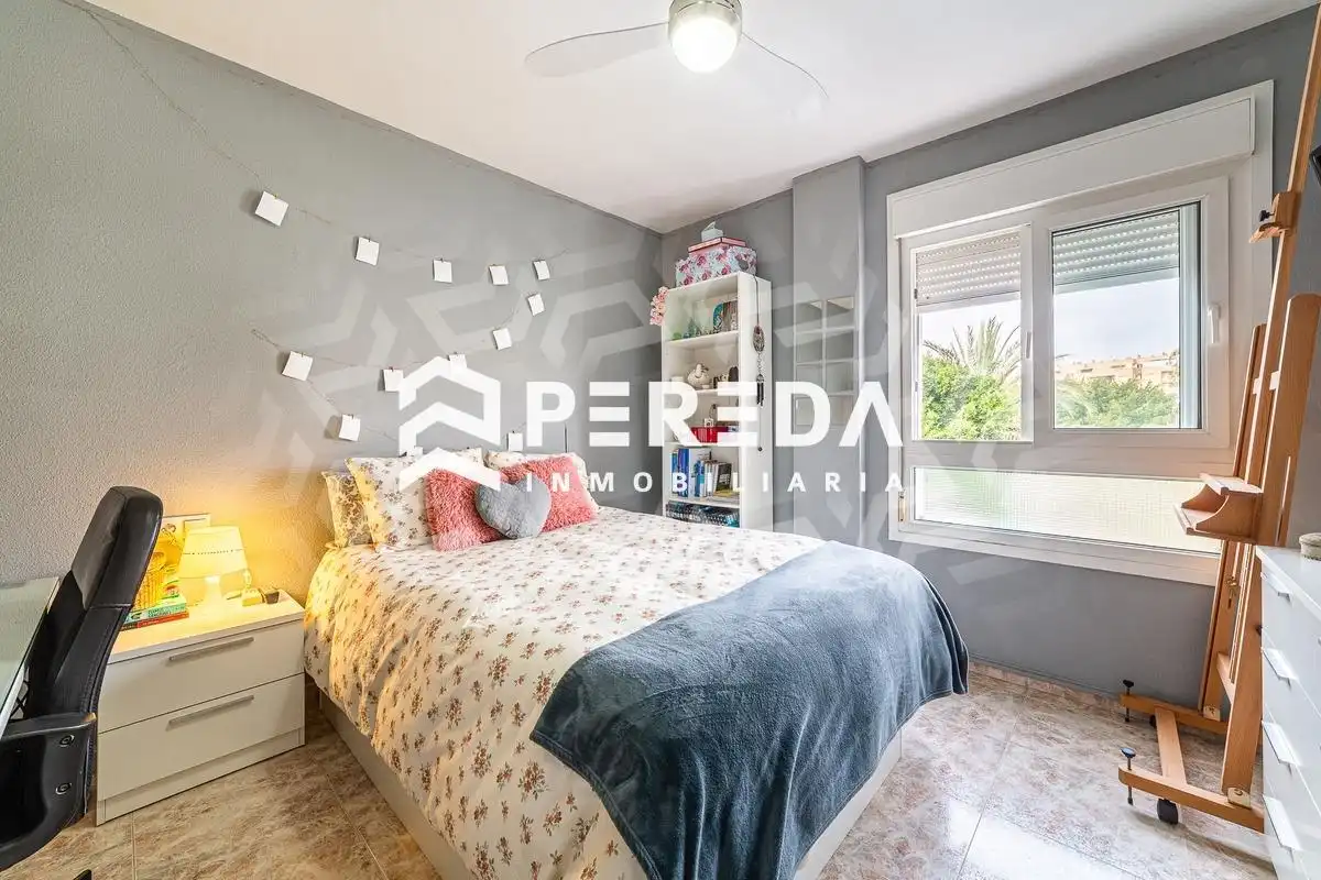 Habitación de Piso en venta en Roquetas de Mar con Jardín privado, Terraza y Balcón