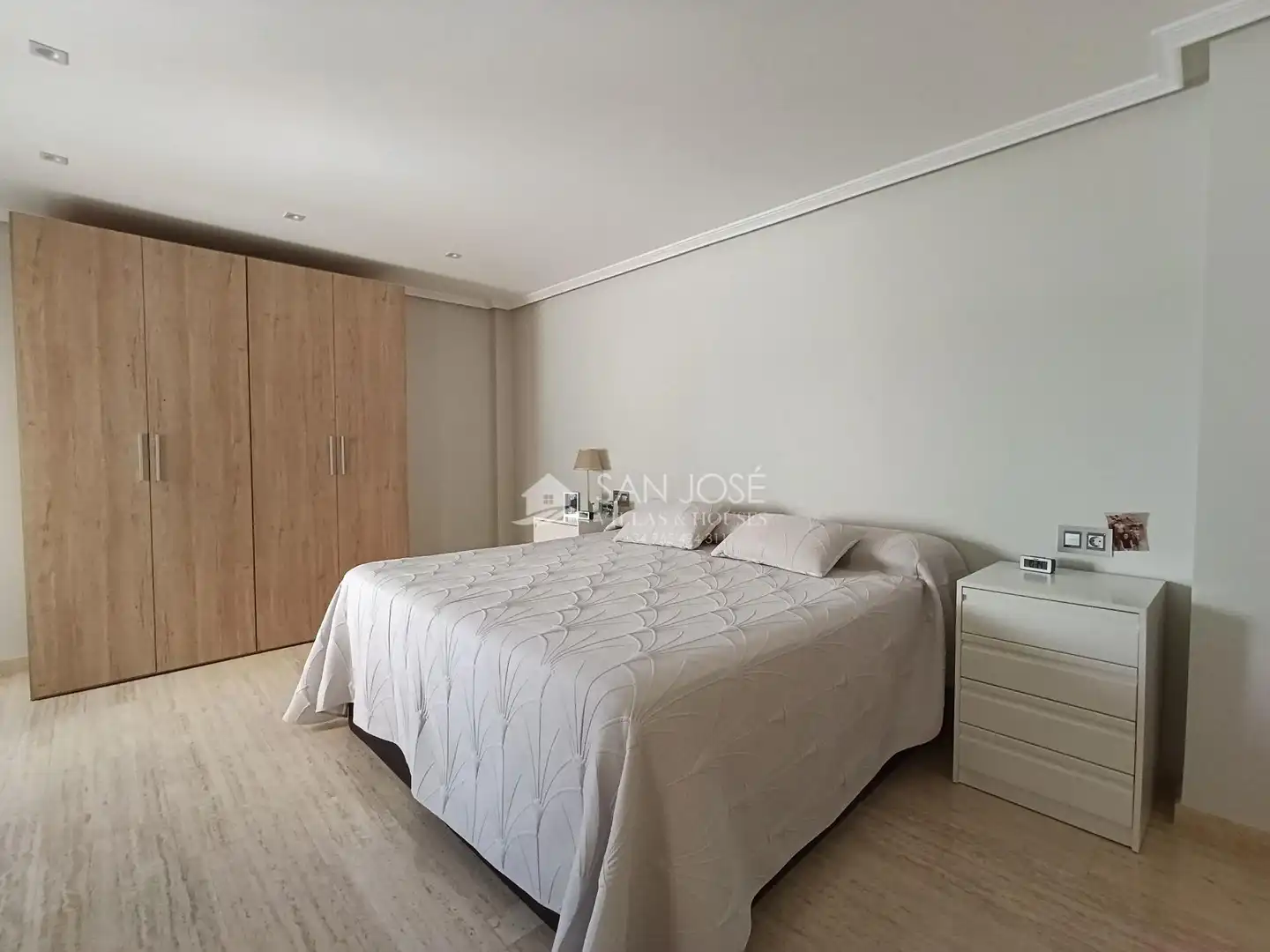 Habitación de Ático en venta en Novelda con Aire acondicionado, Calefacción y Balcón