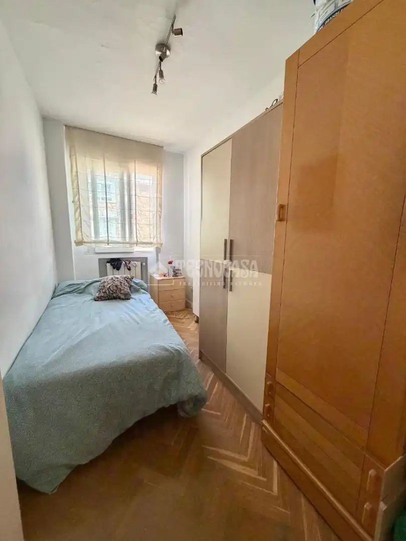 Habitación de Piso en venta en Madrid con Parquet y Balcón