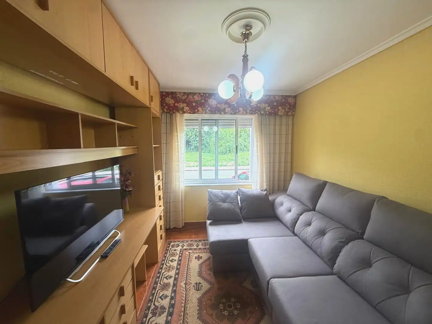 Living room of Flat for sale in Avilés  with Private garden, Parquet flooring and Furnished