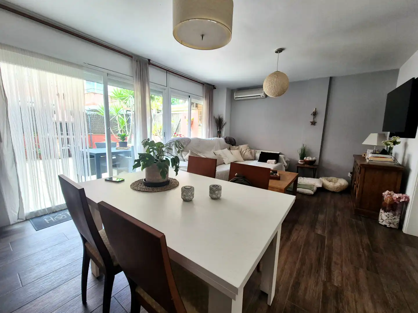 Sala de estar de Casa adosada en venta en Malgrat de Mar con Aire acondicionado, Calefacción y Jardín privado