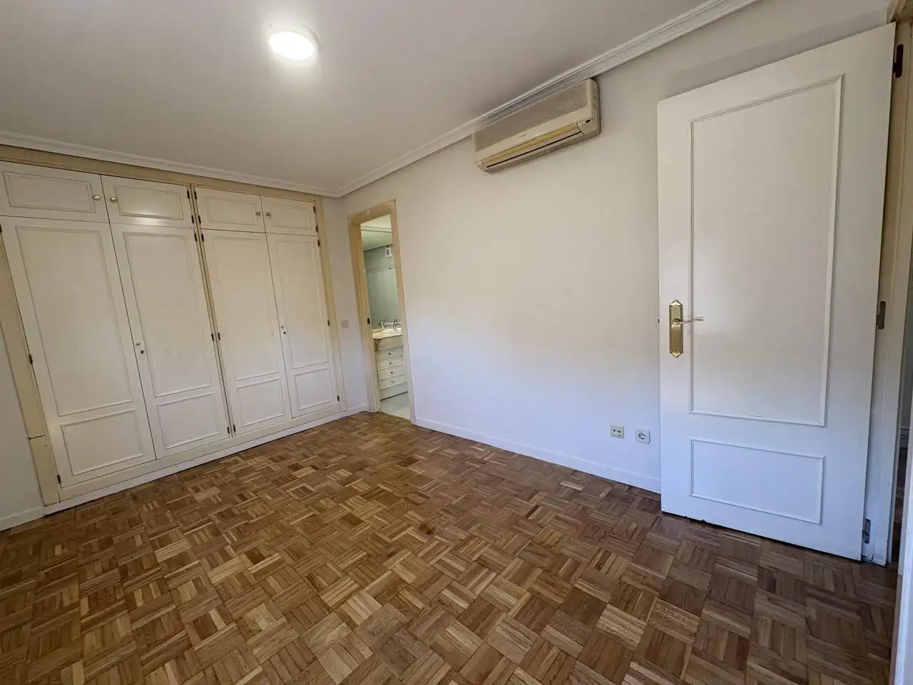 Schlafzimmer von Maisonette zum Verkauf in Madrid mit Heizung und Parkett