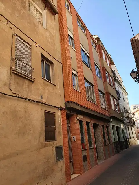 Vista exterior de Casa adosada en venda en Castellnovo amb Terrassa, Traster i Balcó