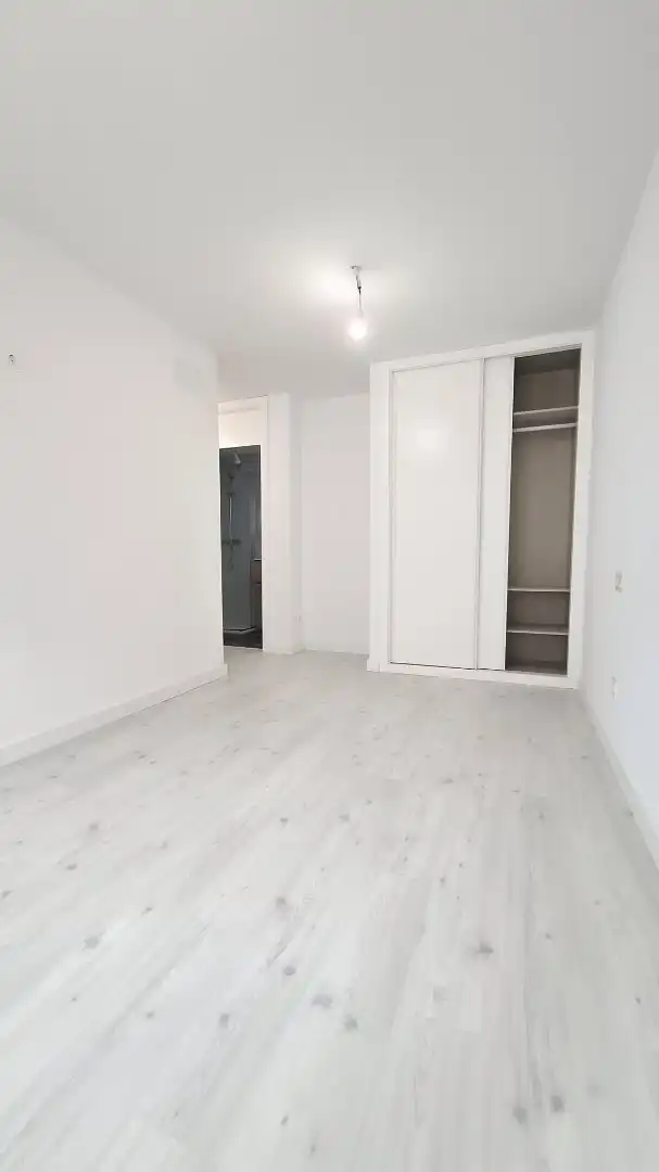 Habitación de Piso en venta en Ribeira con Calefacción, Parquet y Trastero