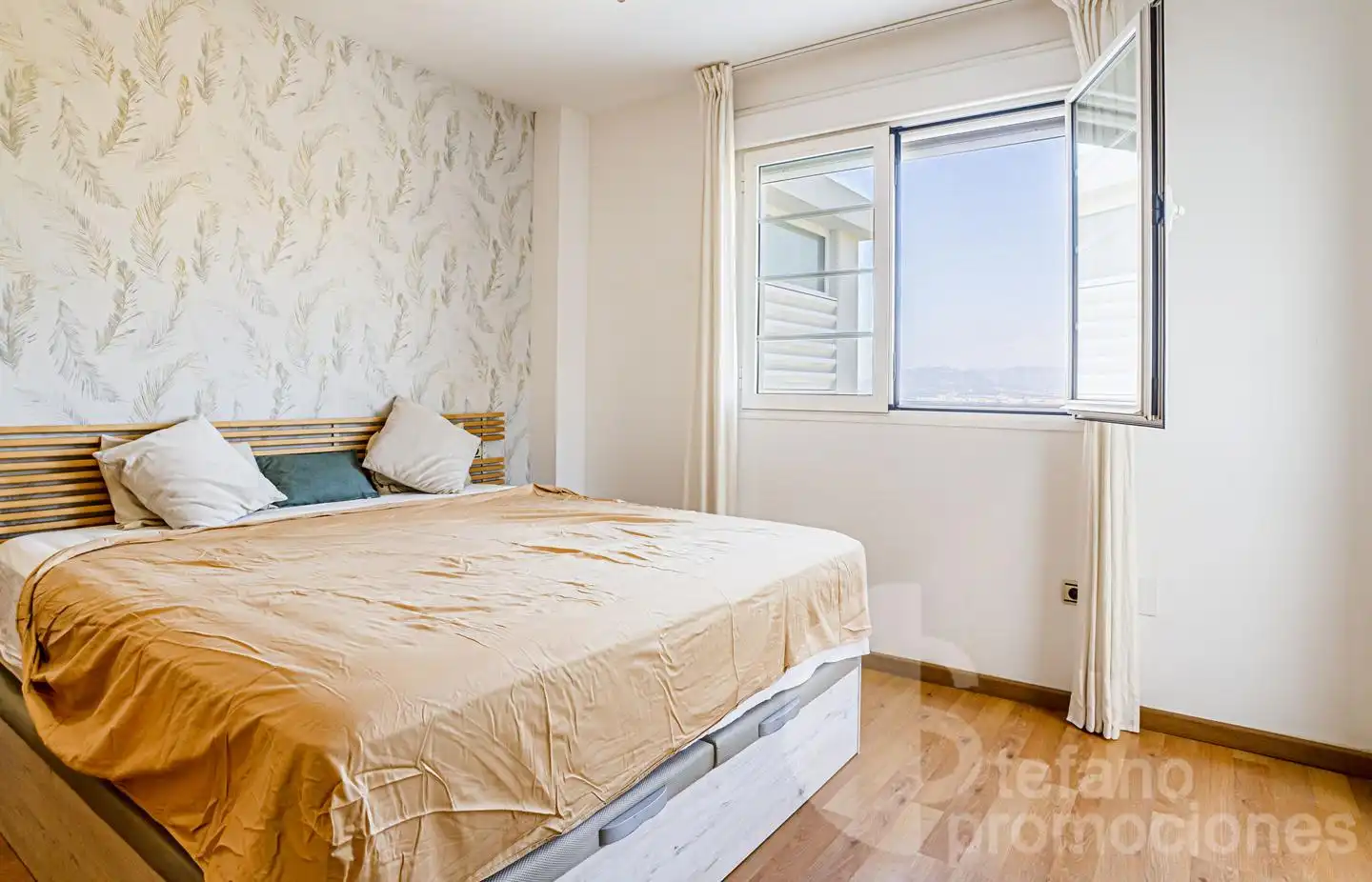 Dormitori de Casa adosada en venda en Málaga amb Aire condicionat, Jardí privat i Parquet