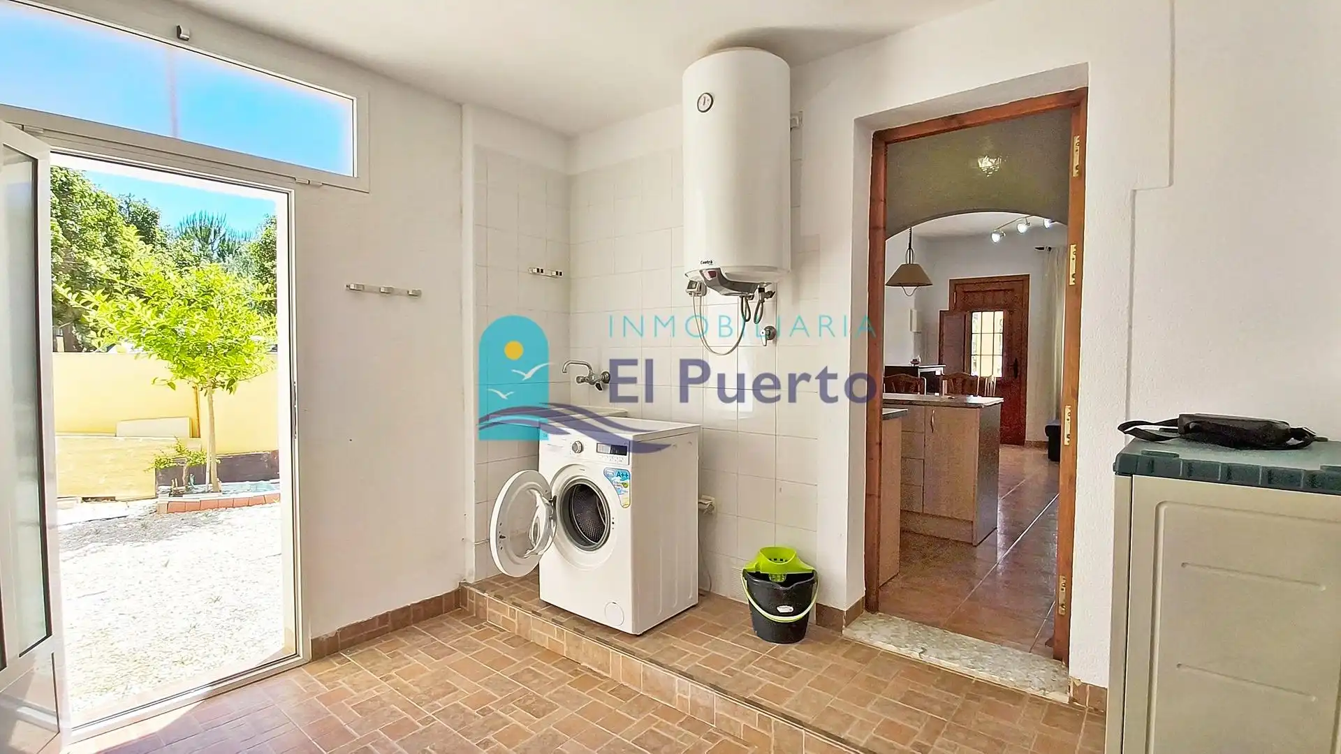 Vista exterior de Casa o xalet en venda en Mazarrón amb Aire condicionat, Calefacció i Jardí privat