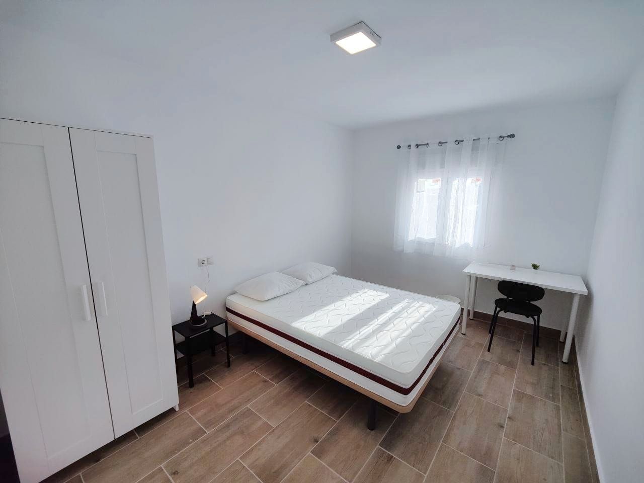 Flat to share in Calle Nicolasa Fernández, Carlos Ruiz