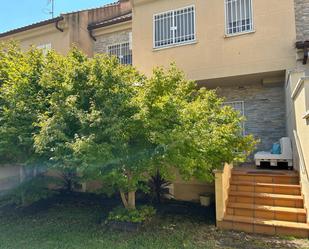 Vista exterior de Casa o xalet en venda en Plasencia amb Aire condicionat, Jardí privat i Terrassa