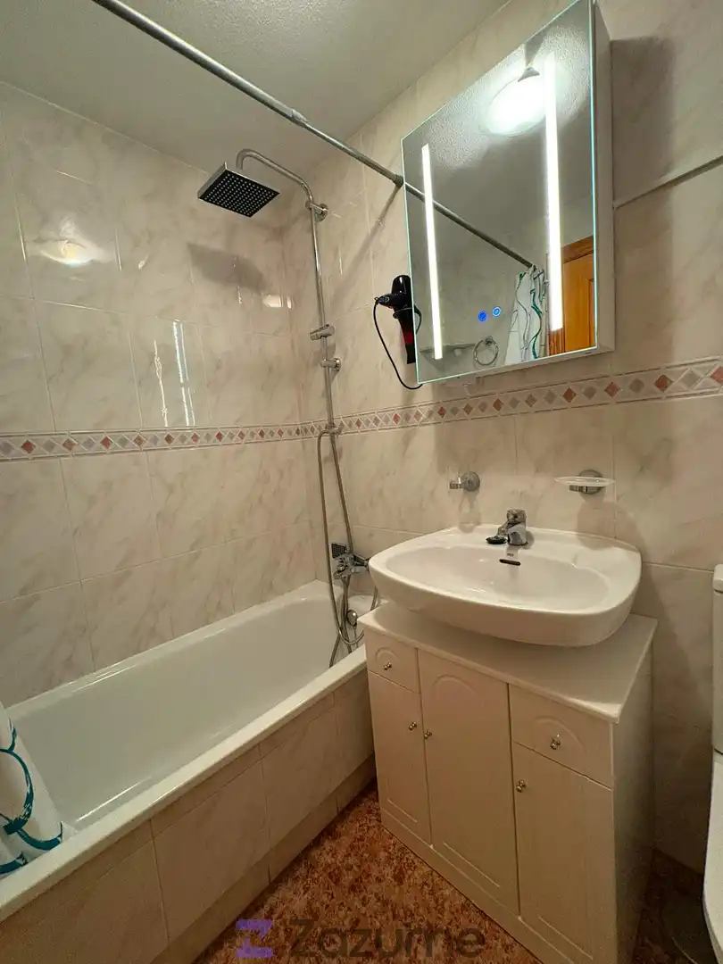 Baño de Piso de alquiler en Torrevieja con Aire acondicionado, Calefacción y Piscina