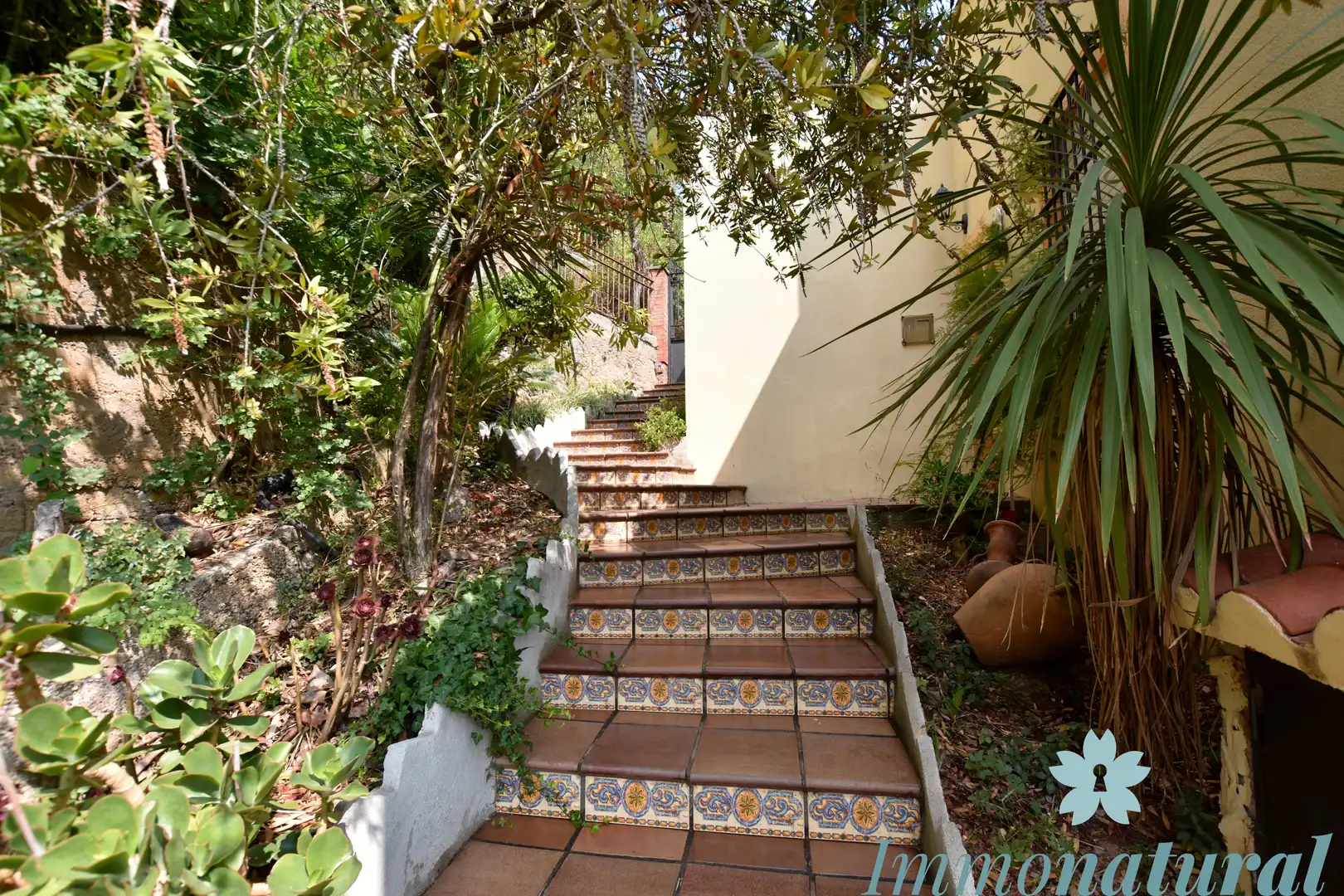 Vista exterior de Casa o xalet en venda en Torrelles de Llobregat amb Calefacció, Jardí privat i Parquet