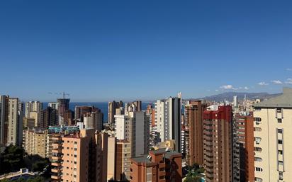 Außenansicht von Wohnungen zum verkauf in Benidorm mit Terrasse und Gemeinschaftspool