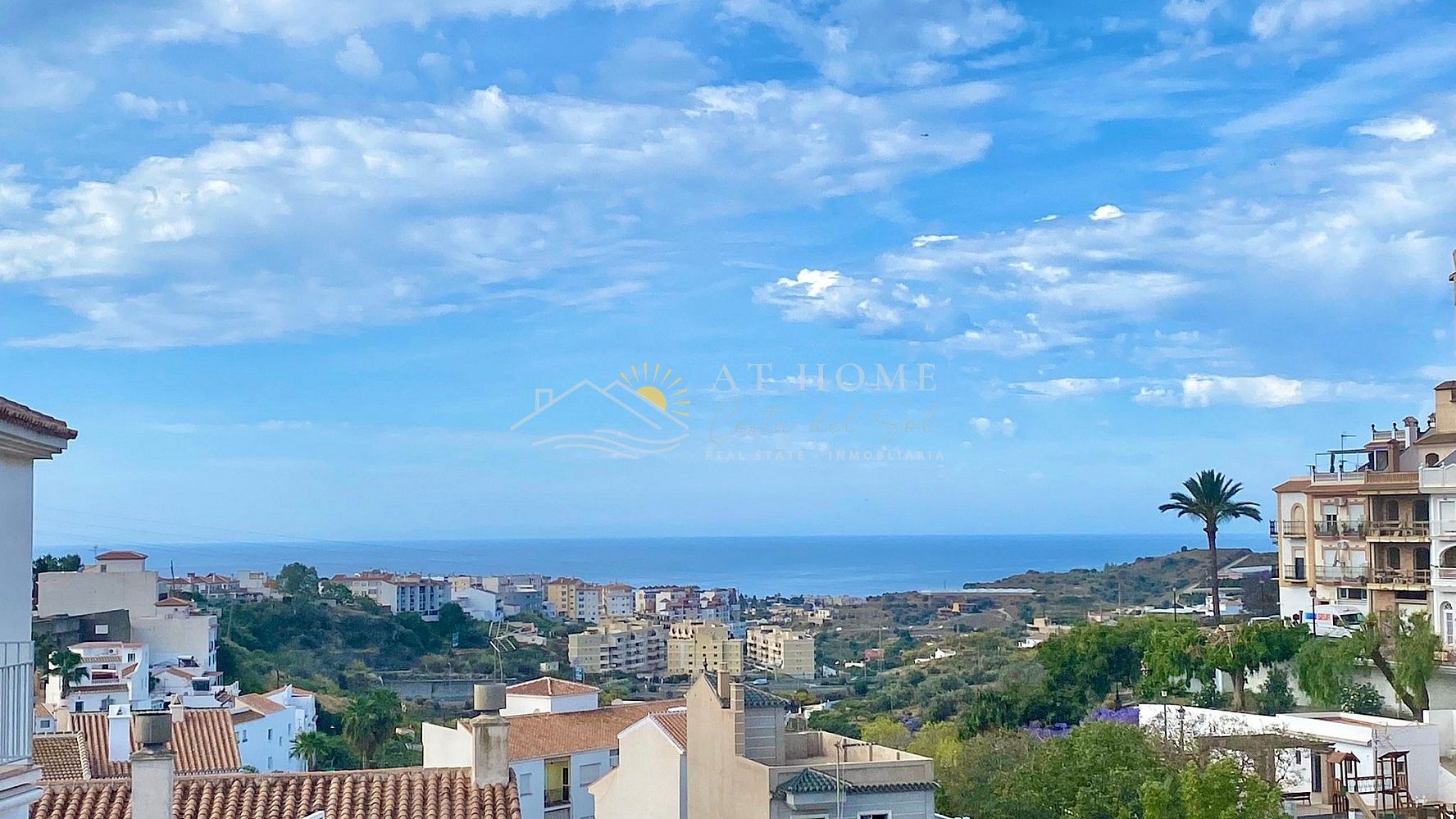 Vista exterior de Casa o xalet en venda en Torrox amb Terrassa i Forn